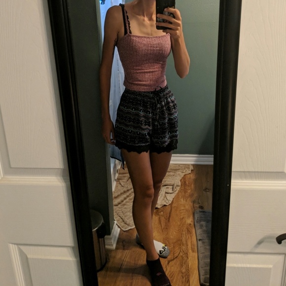 Flowy Lace Shorts - Picture 2 of 2